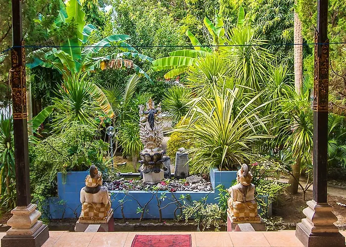 Nusa Garden ホリデーパーク 2*